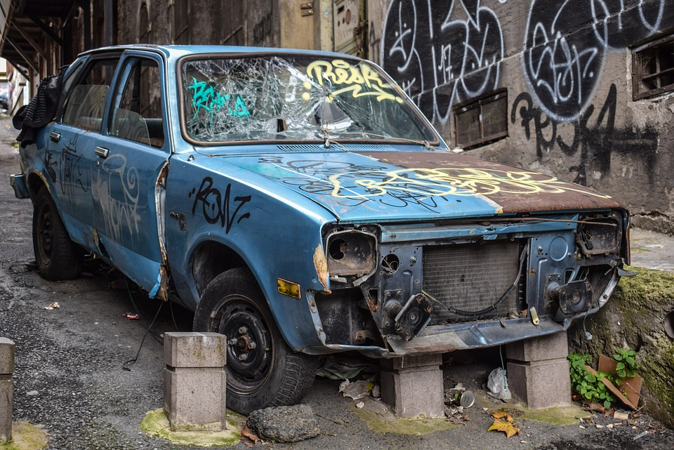 A picture of a wrecked car