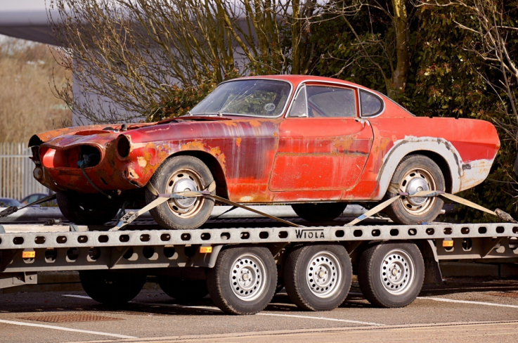A junk car being towed away in Memphis, TN