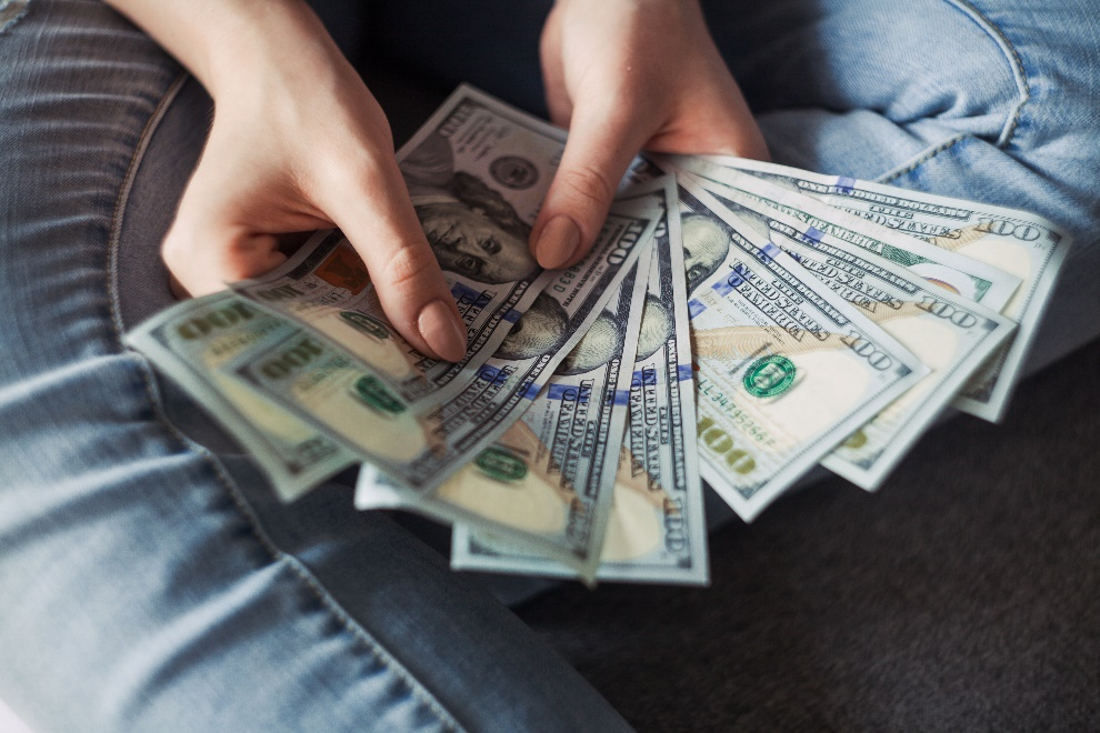  A woman counting money after selling her junk car